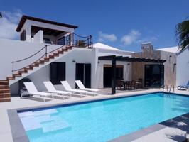 Exclusivo - Belle villa avec annexe dans un lotissement en première ligne à Playa Blanca photo 0