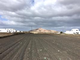 Se vende terreno urbano en Tinajo photo 0