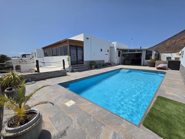Villa con vistas al mar a 200m del paseo marítimo – Playa Blanca (Faro Pechiguera) photo 0