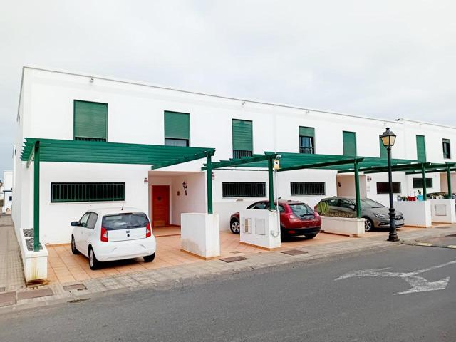 Dúplex de 2 dormitorios en venta en Playa Blanca photo 0