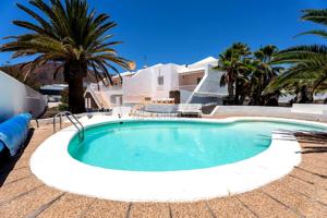 Villa independiente de 5 dormitorios en Los Claveles, Playa Blanca photo 0