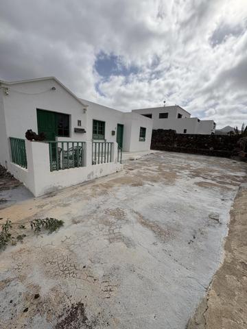 Se vende Casa con enorme parcela en las breñas photo 0