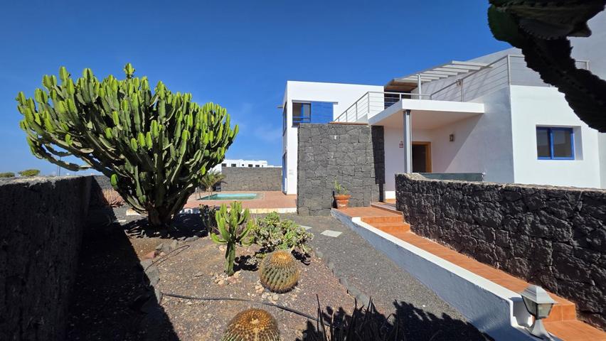 Villa esquinera con apartamento independiente cerca de Marina Rubicón photo 0