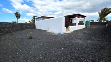 Villa independiente en Faro Park con amplios exteriores y piscina comunitaria photo 0