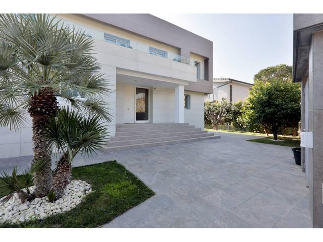 Espectacular casa moderna en Gavamar, a solo 150 metros del mar photo 0