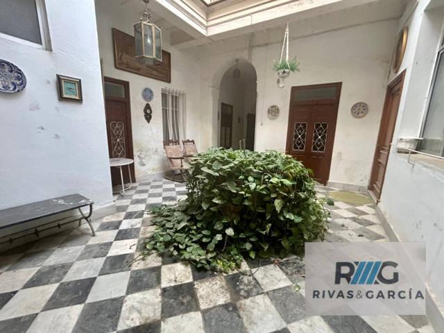 CASA SEÑORIAL Y BODEGA EN VENTA EN EL CENTRO photo 0
