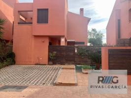 CASA PAREADA EN VENTA EN EL CAMPO DE GOLF photo 0