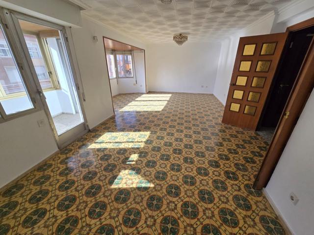 Piso situado en el corazón de Alicante photo 0