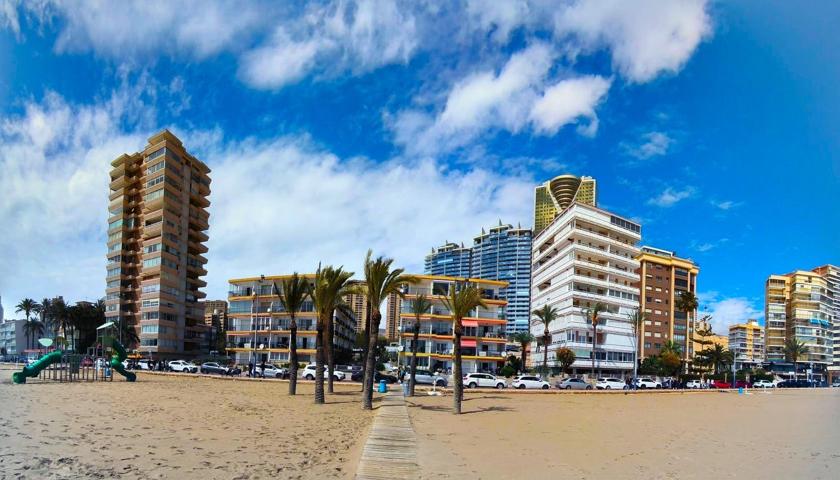 Piso de lujo de 4 dorm. en primera línea de la Playa de Poniente - www.inmobiliarialesdunes.com photo 0