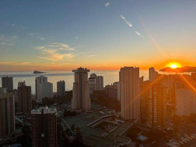 PISO REFORMADO CON VISTAS ESPECTACULARES EN LEVANTE photo 0