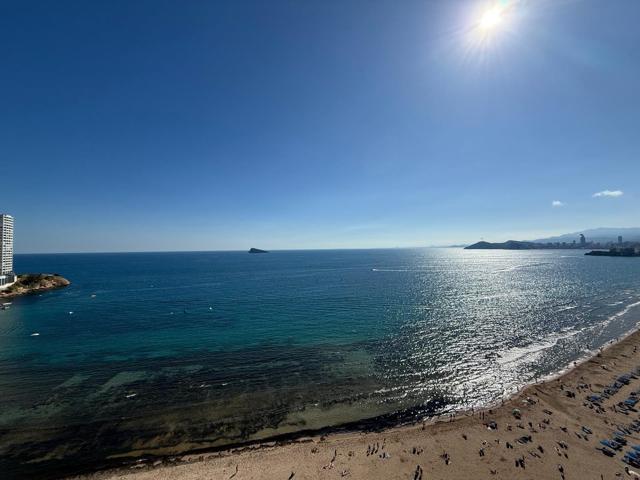 PISO EN PRIMERA LÍNEA DE LEVANTE photo 0