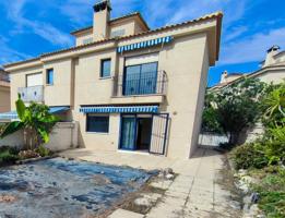 Chalet adosado de 4 dorm. en la zona Avenida Coloma - www.inmobiliarialesdunes.com photo 0