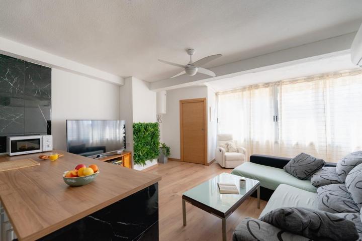 Bonito piso reformado de 2 dorm. a 300m de la Playa de Poniente - www.inmobiliarialesdunes.com photo 0