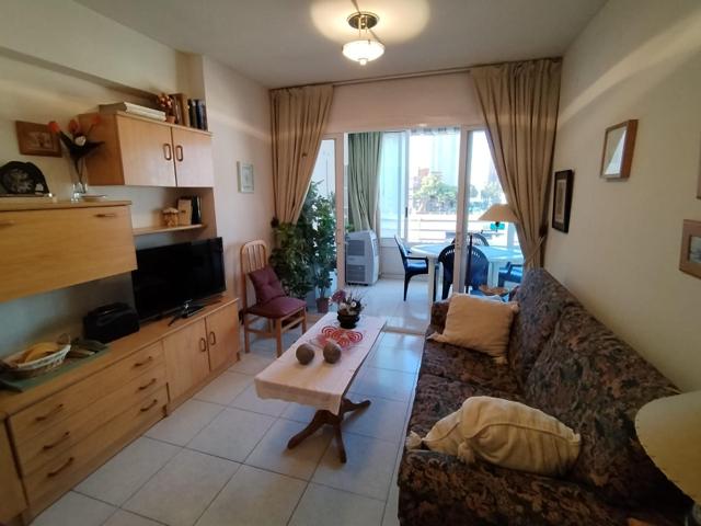 Apartamento de 1 dormitorio en zona de Levante. Vistas despejadas. Piscina y pista de tenis. photo 0