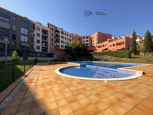 Amplio piso de 4 habitaciones con zona comunitaria con piscina!!! photo 0