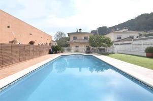 Tu hogar en Canyelles: tranquilidad, luz y espacios para disfrutar en familia photo 0