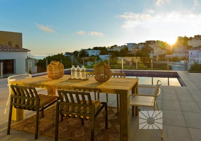 Moderna Villa situada en Residencial Exclusivo, con amplias terrazas, vistas al mar y rodeada de paraje natural. photo 0