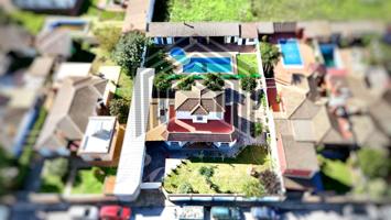Espectacular chalet en venta en Los gallos photo 0