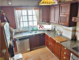 PRECIOSO ADOSADO JUNTO AL CAMPO DE FUTBOL photo 0