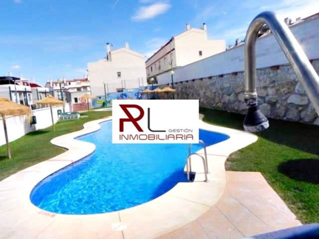 AMPLIO ADOSADO CON 2 GARAJES Y 4 PISCINAS COMUNITARIAS photo 0