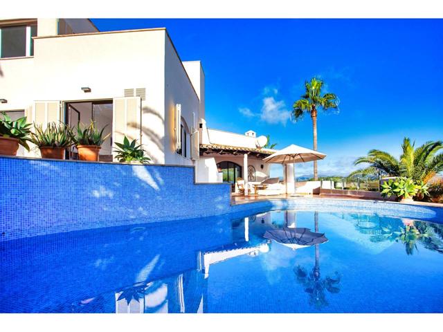 En venta Exquisita Villa en la Costa de Canyamel con Impresionantes Vistas al Mar photo 0