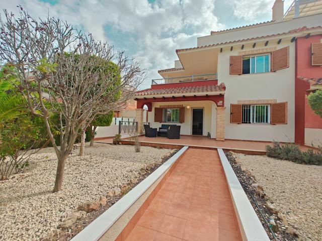 Se vende chalet pareado en Orihuela Costa Punta Prima con un excelente jardín photo 0