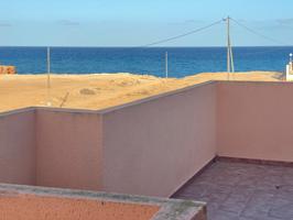 Se vende fantástico chalet con piscina privada en primera linea en Torrevieja photo 0