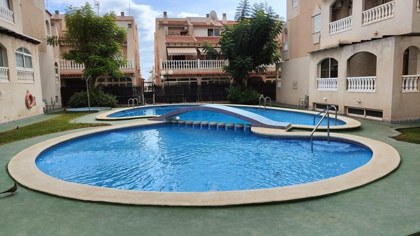 Se vende fantástica casa recién reformada lista para entrar a vivir en Torrevieja centro photo 0