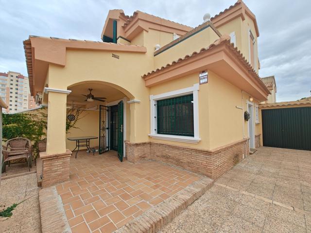 Se vende fantástico dúplex adosado en Campoamor photo 0