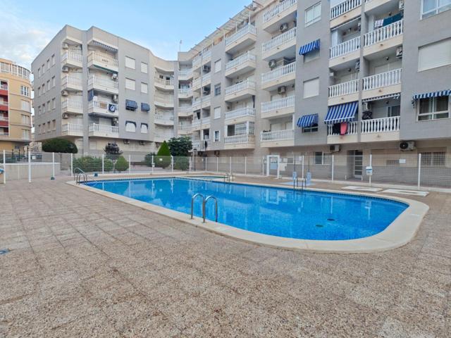 Se vende piso en Torrevieja con piscina comunitaria photo 0