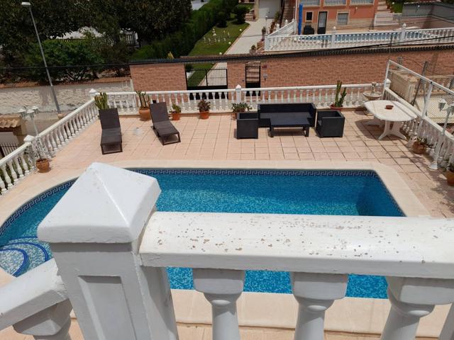 Se vende chalet con piscina privada en Los Balcones photo 0