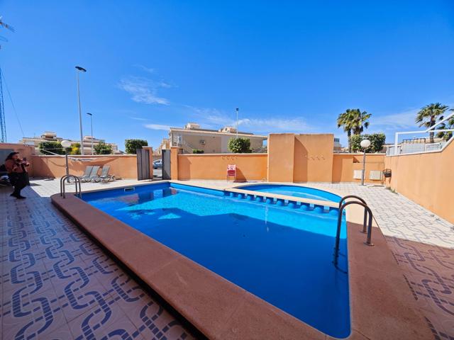 Acogedora vivienda en un residencial pequeño de 10 chalets. photo 0