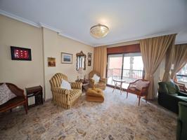 Piso en Torrevieja centro con 4 habitaciones photo 0