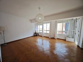 Se vende piso céntrico en Torrevieja con 4 habitaciones photo 0