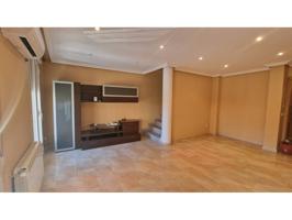 Casa en venta en Coria photo 0