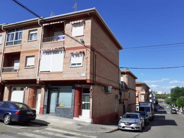 Casa en venta en Coria photo 0