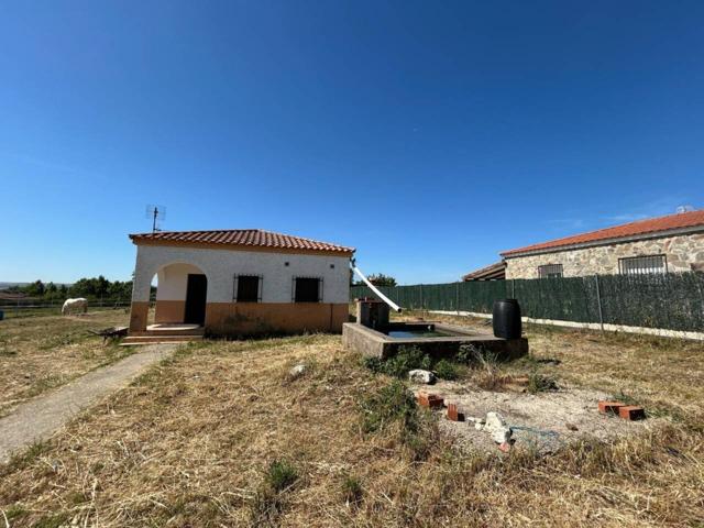 Chalet rustico en venta en Coria photo 0