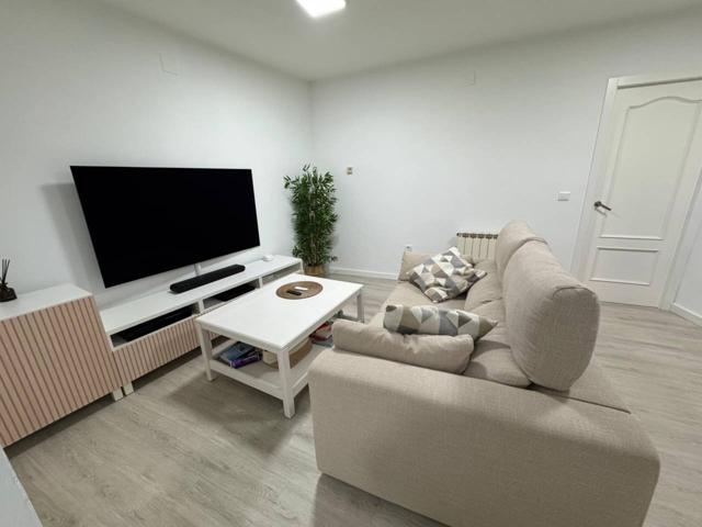 Casa en venta en Coria photo 0