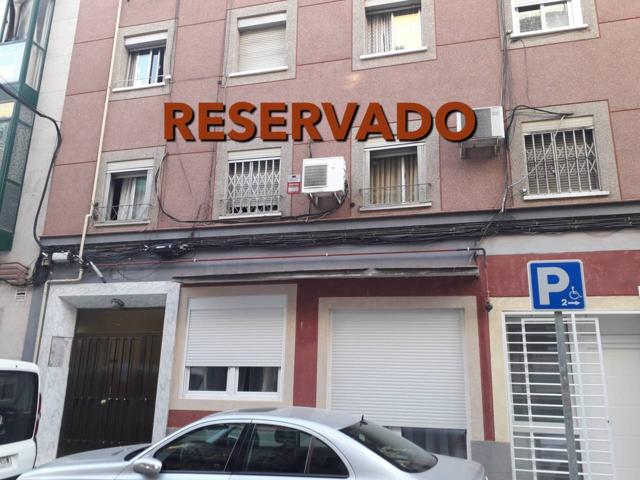 Piso sobre calle Fernando Mora. photo 0