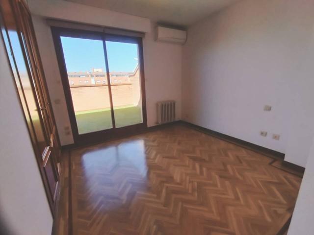 Atico de 72m2, , dispone de 2 dormitorios, salón, terraza de 20m2, cocina amueblada. photo 0