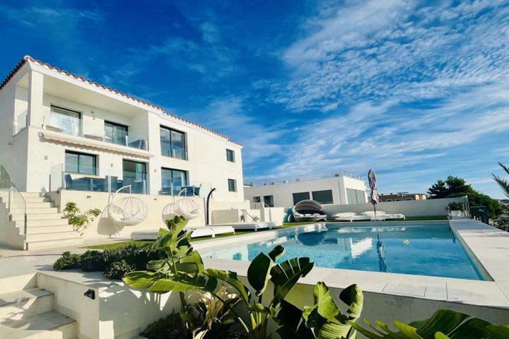 Exclusiva Villa de Lujo en Primera Línea de Mar photo 0