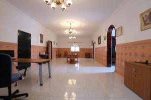 Preciosa casa independiente con local comercial photo 0