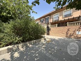 AMPLIO BUNGALOW CON POSIBILIDAD DE ASCENSOR photo 0