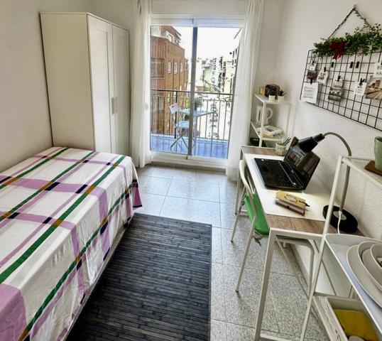 Inversores, piso con 6 habitaciones en Carolinas. photo 0