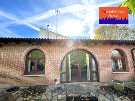 Casa De Pueblo en venta en Hoyales de Roa de 133 m2 photo 0