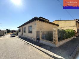 CASA INDEPENDIENTE CON JARDÍN Y GARAJE EN SINOVAS photo 0