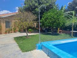 Chalet DE PLANTA BAJA en Dos Hermanas, zona Bda. Federico Mayo, consta de parcela de 475mt con piscina, aseo exterior y photo 0