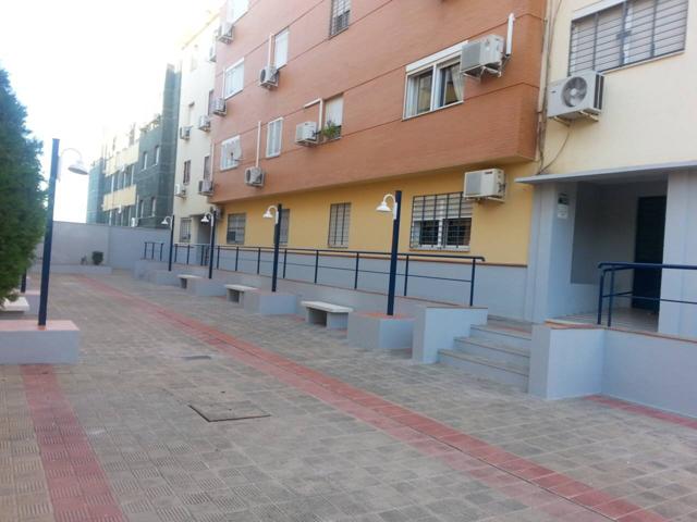 Dúplex en Dos Hermanas, zona Villamarín, consta de 4 dormitorios uno de ellos en planta baja, amplio salón-comedor, coci photo 0
