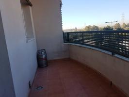 Piso SEMINUEVO en Dos Hermanas, zona Arco Norte, consta de 3 dormitorios, amplio salón-comedor, cocina amueblada con ele photo 0