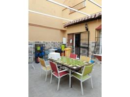 Amplia casa en La Rinconada, zona Santa Marta, consta de 4 dormitorios, salón-comedor, cocina amueblada, 3 baños, patio photo 0